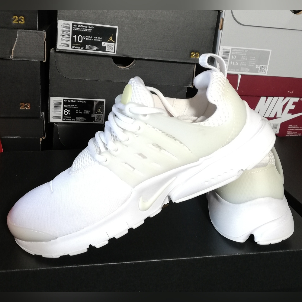 NIKE AIR PRESTO WOMEN US SIZE 6.5 LIKE NEW